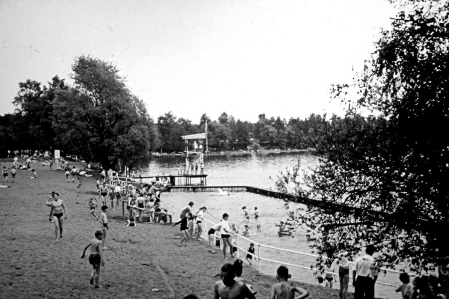 Badegäste am Hiltruper See (ca. 1960)
