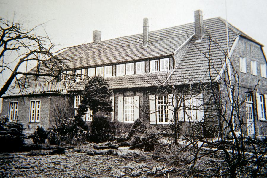 Blick von der Gartenseite aus (ca. 1970).
