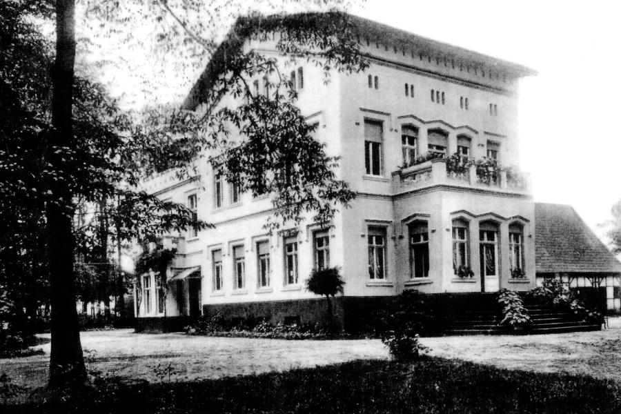 Die für den Bau der Osttor-Brücke abgerissene Villa Schencking (ca. 1910).